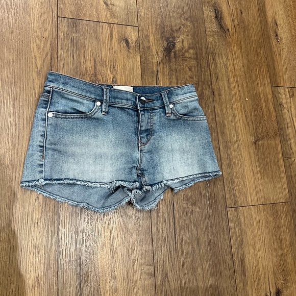 Roxy Jean Shorts - Picture 1 of 3